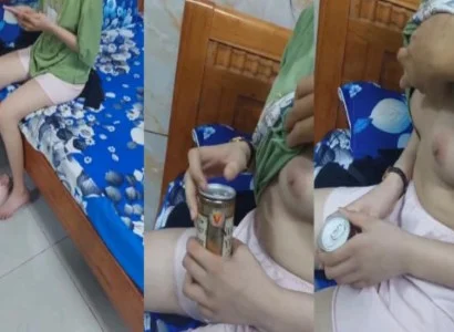 Chàng trai khám em người yêu mới lớn và âu yếm trong nhà nghỉ